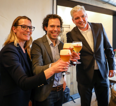 Proosten op Gulpener Brouwlokaal